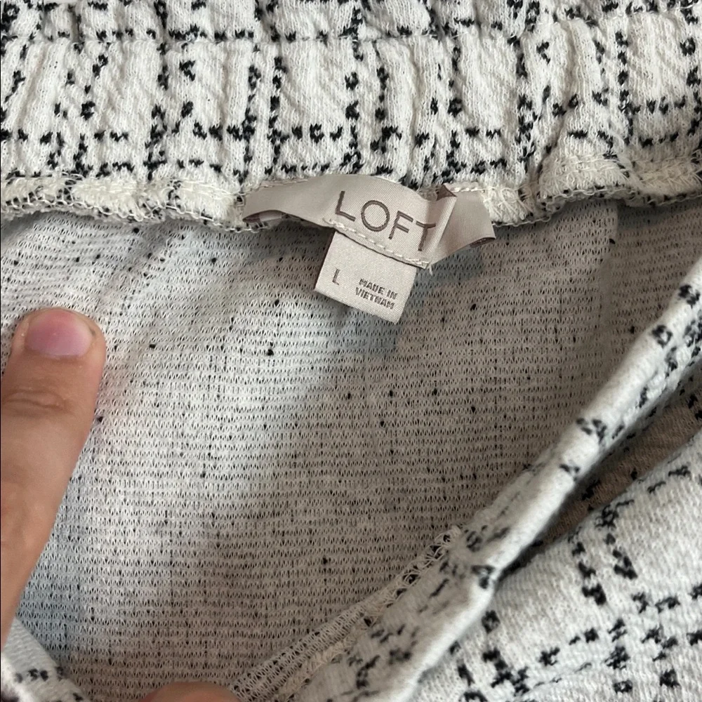 NWT Loft White & Black Pull On Skirt W/ Pockets - Picture 7 of 9